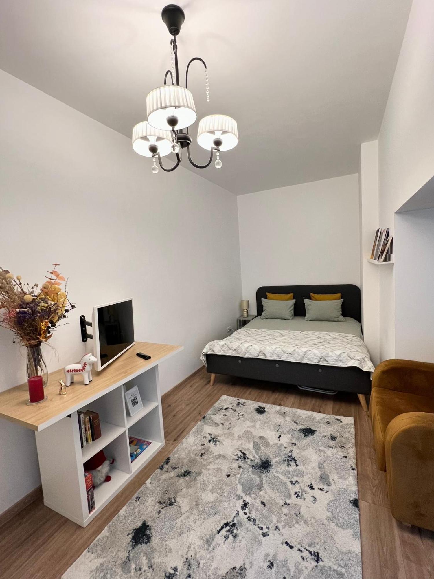 Green Apartment Апартамент